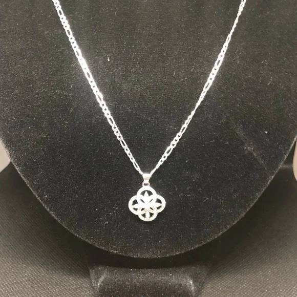 925 Elegant Silver Pendant Necklace - Picture 3 of 5